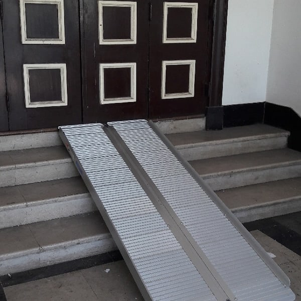 เดอะ โมบิลิตี้ ไทยแลนด์ จำหน่าย ติดตั้งทางลาดรถเข็น ทางลาดอลูมิเนียม ทางลาดสําหรับรถเข็น ทางลาดรถเข็นสำเร็จรูป ทางลาดคนพิการ ทางลาดบันได ทางลาดรถเข็นพับได้สำหรับสัตว์เลี้ยง